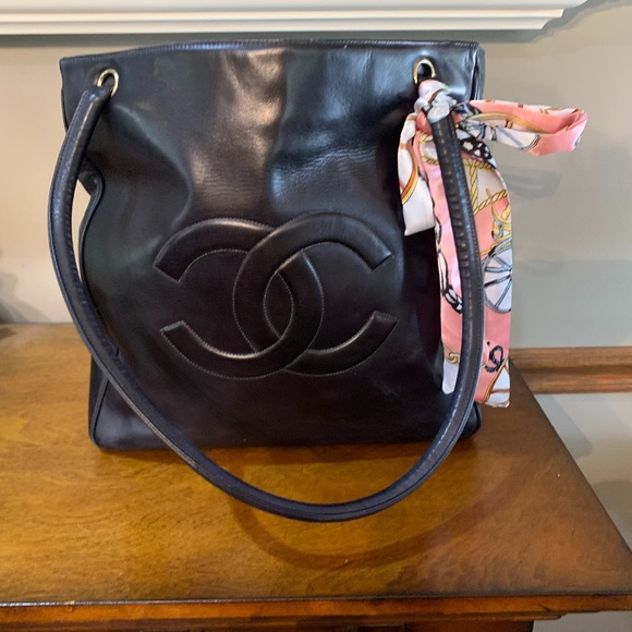 CHANEL Handbags - Authentic Chanel leather purse